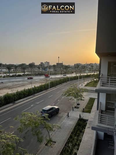 Apartment for sale ** Immediate delivery ** Double view, fully finished, prime location, excellent view in the compound in Sheikh Zayed next to Emaar
