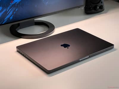 Apple M5 Chip (10-CPU | 10-GPU)  • 16GB Unified Memory • 512 - 100%