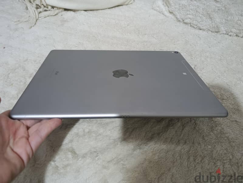 iPad pro 12.9 inch 2017 + pen and charger 3