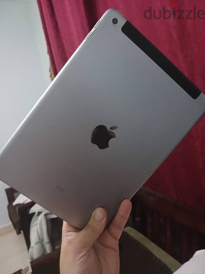 ايباد ابل  الجيل السادس حاله ممتازة استعمال  خفيف