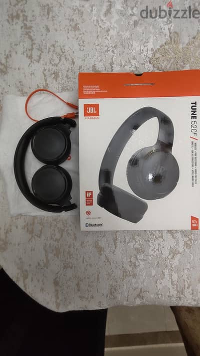 headphones JBL Tune 520BT