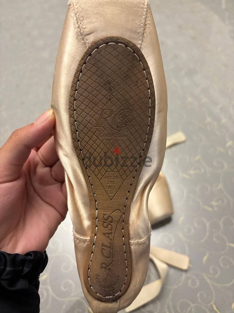 Point shoes 1