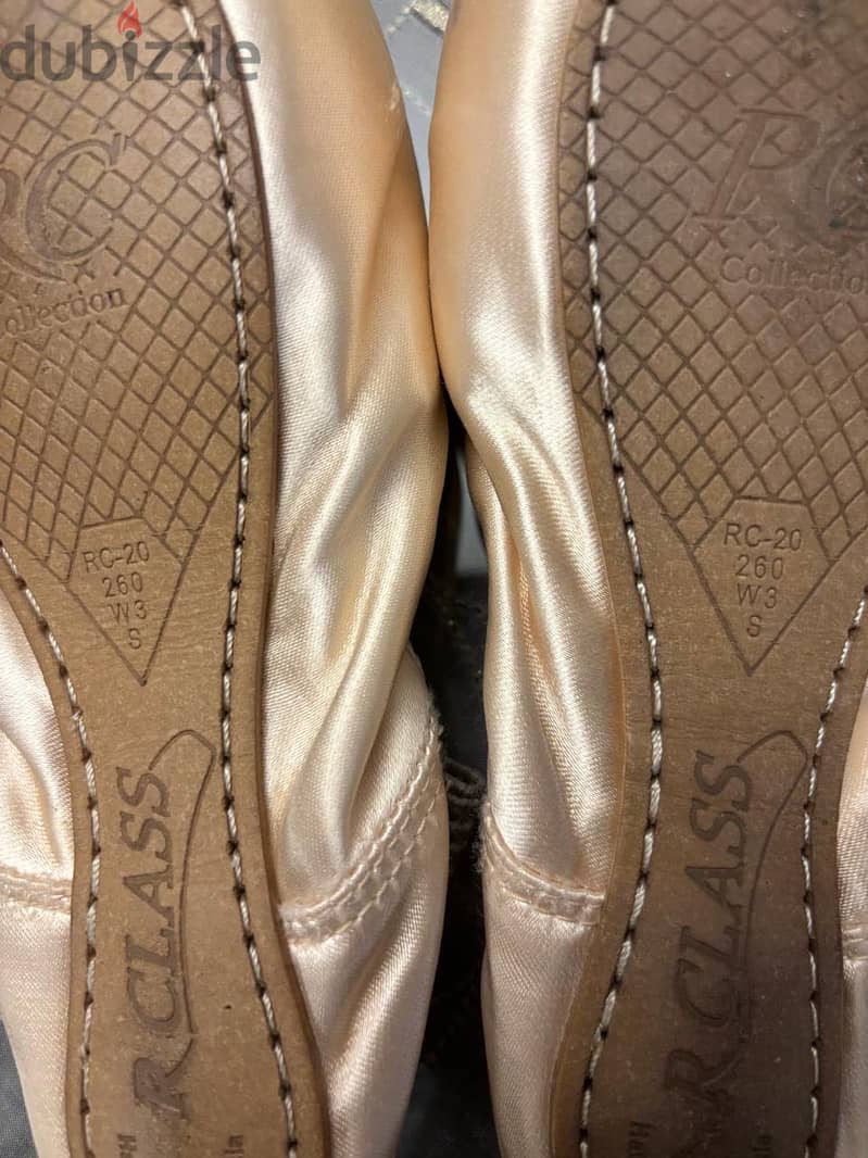 Point shoes 3