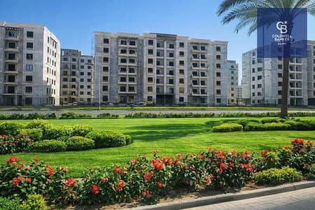 شقة استلام فورى متشطبة بالكامل فيو علي لاند سكيب في كمبوند مايان مباشرة علي طريق السويس