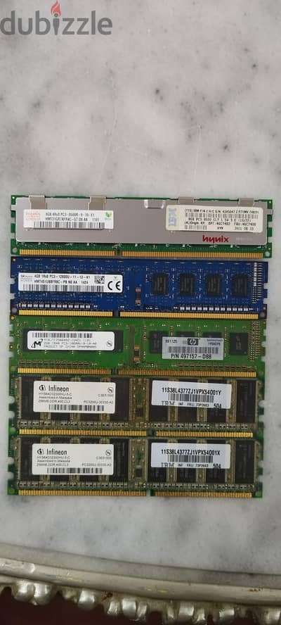 رامات مختلفه الأولي للسيرفرات والباقين عادي ddr3 و ddr1