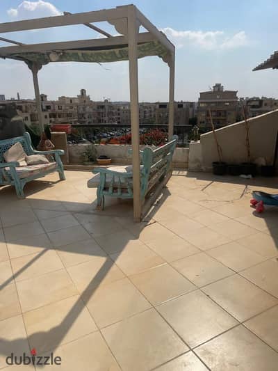 Exclusive roof with a large terrace garden in the best villas of the gathering