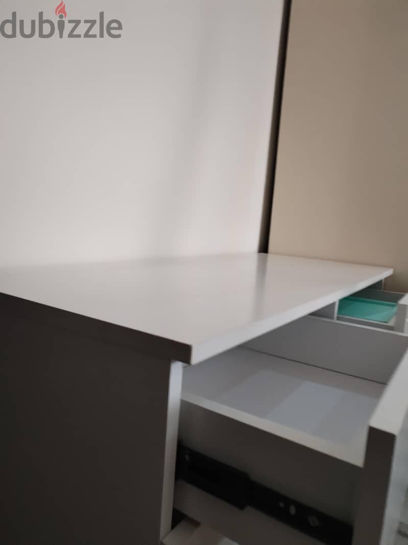 practical unit of 4 drawers 1