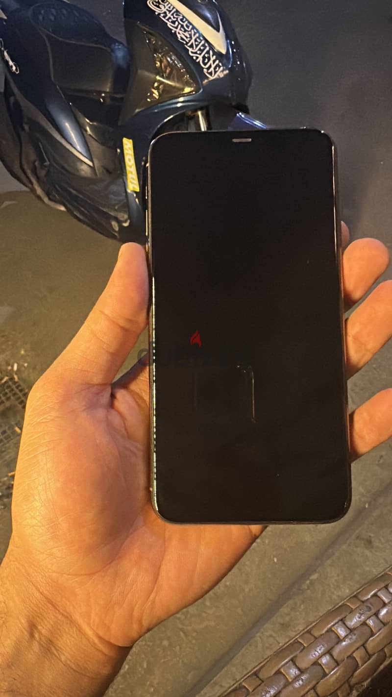 Apple - iPhone 11 Pro Max 2