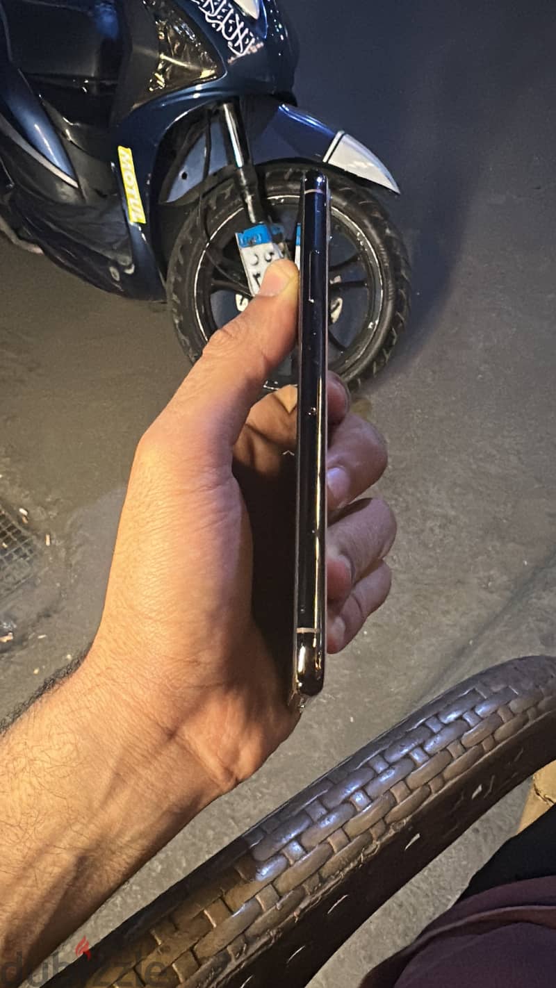 Apple - iPhone 11 Pro Max 3