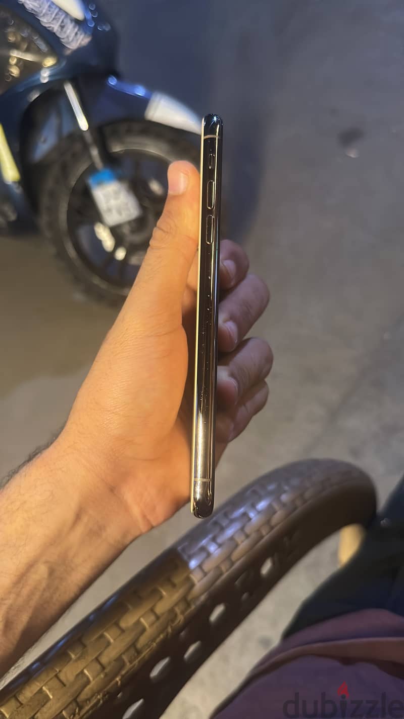 Apple - iPhone 11 Pro Max 4