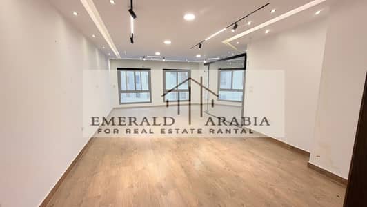 Office for rent, equipped for major companies and institutions, ready for immediate transfer.