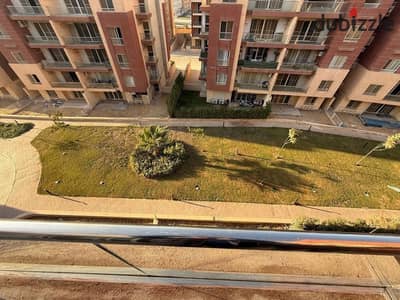 حصرى بنت هاوس بكمبوند بروميناد بالتكيفات يوجد حمام سباحة مجانا مع الايجار وحصة بالجراج