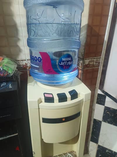 ديسبينسر  مياه