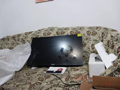 شاشة فريش ٣٢ سمارت ورسيفر داخلى جديدة ضمان سنتين بالاسكرينة ومشتملاتها
