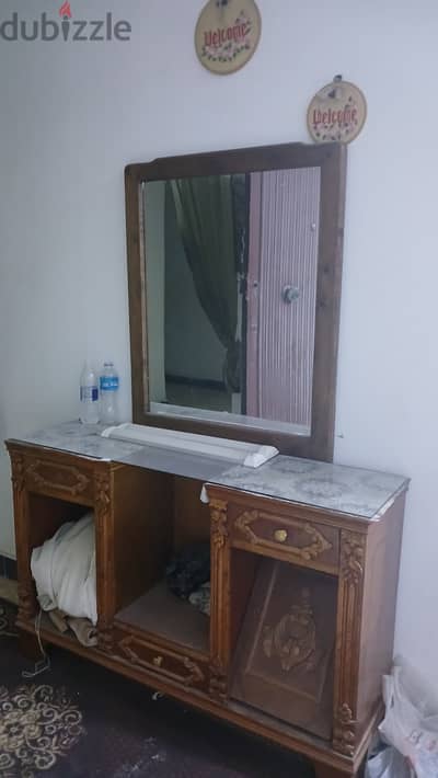 سرير بمكتبه  وتسريحه وكومود