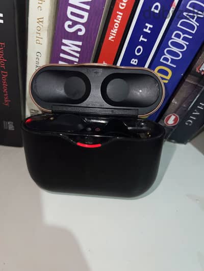Sony wf-1000xm3 left earbud and case