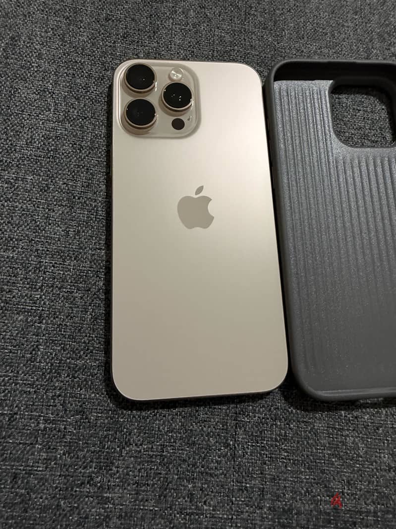 Apple - iPhone 16 Pro Max 2
