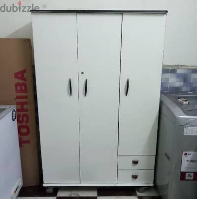 دولاب تلاته درفه متر و 10 عرض متر 75 طول