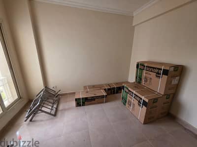 عندي جديد بالكرتونة للبيع
