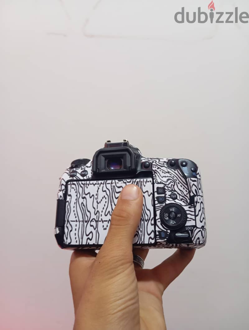 Canon 77D 3