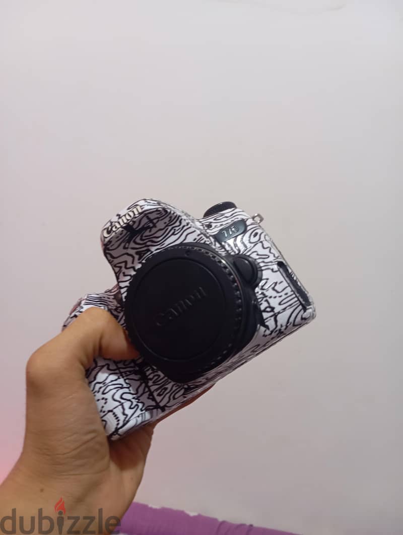 Canon 77D 4