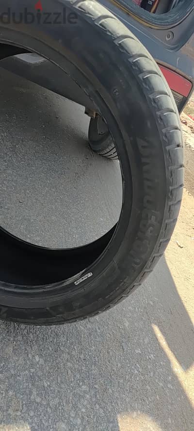كاوتش برتجستون ١٧ ٢١٥ ٤٥ بحاله جيده بدون لحام
