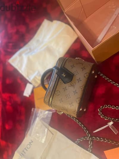 Lv mirror