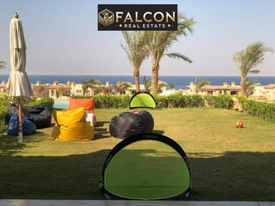 Fully finished 3-bedroom chalet for sale, featuring a panoramic view of both the sea and the swimming pool. Spacious 130-square-meter layout with 3 be