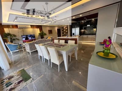 شقة أرضي بحديقة وحمام سباحة خاص للإيجار في Lake View Residence القاهرة الجديدة 240م + حديقة 240م 3 غرف نوم ماستر