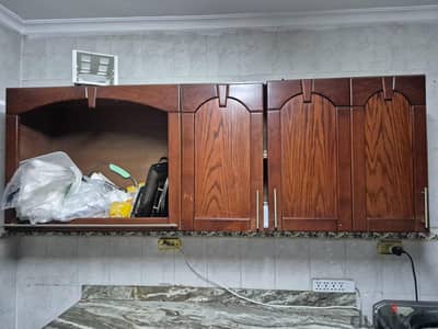 مطبخ خشب فاخر بحالة ممتازة
