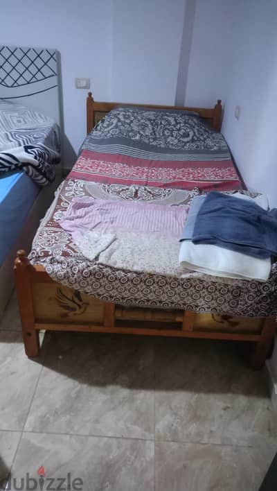 سرير مفرد مع مرتبه