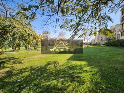 Apartment for sale in Madinaty, ground floor, 300+65 garden view with wide garden B1 next to the services