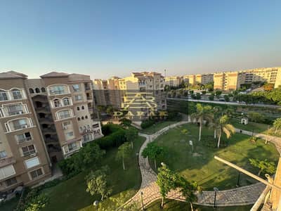 For sale, an apartment in a strategic location in the heart of Madinaty, in front of services b3