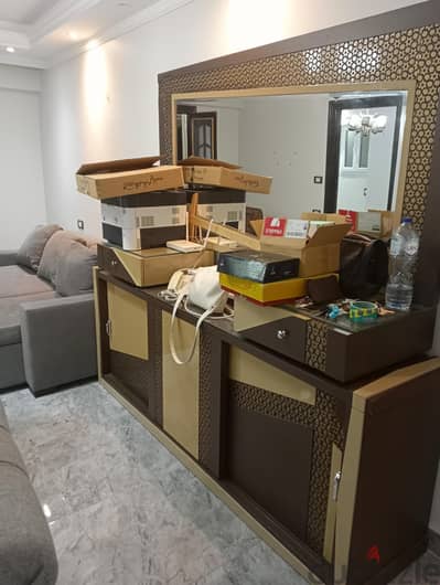 بوفية  سفرة من قصر فينوس بحالة ممتازة