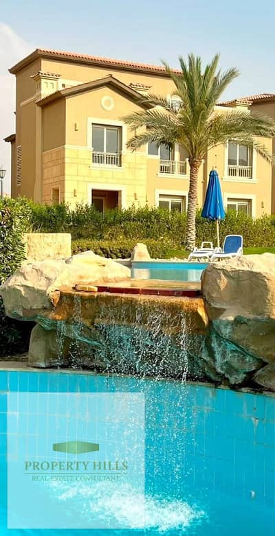 بسعر مخفض فيلا ٣ادوار لقطه بفيو علي الشلال والبوول جاهزة للاستلام والسكن متشطبة بالكامل في اميز لوكيشن ، التجمع بالقرب من هايد بارك و ميفيدا و شارع التسعين و AUC