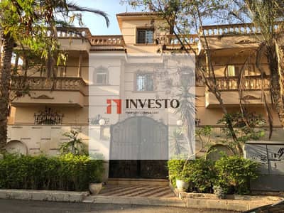 For sale: Half of a villa in Obour City (5th District, Samira Moussa Street, next to Farid Habib Hospital). The property comprises a basement, a ground-and-first-floor duplex, and a roof terrace. It is situated in a quiet location close to amenities and p