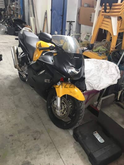 Honda f4