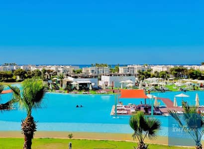 شاليه لقطه للبيع في امواج الساحل الشمالي سيدي عبد الرحمن غرفتين يطل علي حمام السباحه و يري البحر مفروش -Amwaj