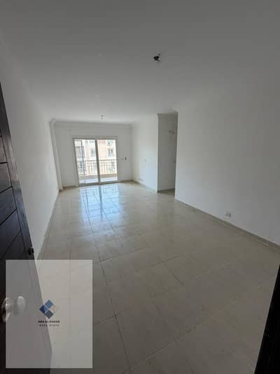 Unique apartment in Madimaty for immediate rent with an area of 96 meters consisting of 2 bedrooms + 2 bathrooms with special finishes and close to all services and has a distinctive view. .