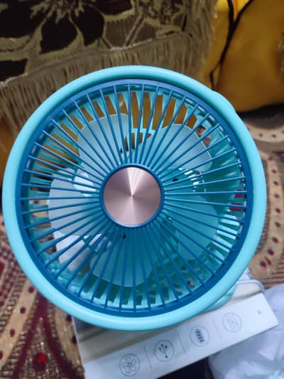 مروحة مكتب  بتشتغل بالباور بانك  أو رأي شاحن