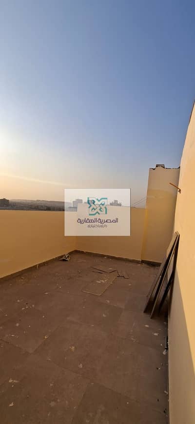 #شقه_للايجار    ( روف )  #زهراءالمعادي  الشطر التامن . دور 10  اول سكن  بالقرب من شارع الخمسين و كارفور و طريق السخنه