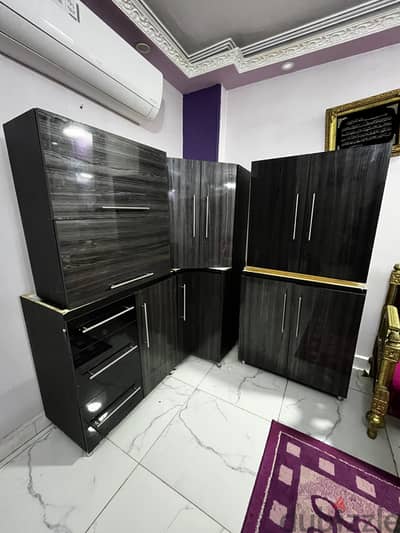 مطبخ حرف L خشب كونتر ضلف high gloss