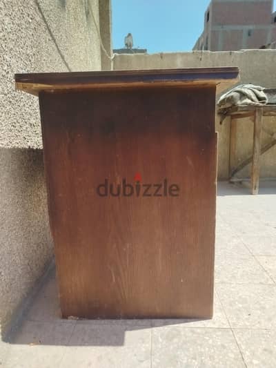 مكتب مستعمل ب حالة جيدة