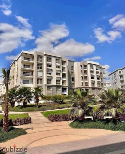 Apartment for sale in Hyde Park Compound, prime location, just 5 minutes away from the American University in Cairo (AUC).  Directly on El Teseen Stre