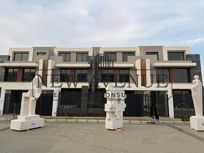تاون هاوس للبيع فى باتيو تاون  Patio Town افضل لوكيشن و بدون اوڤر استلام ٢٠٢٨