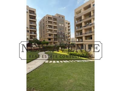 Ground apartment in the square Very prime location  direct on greenery and lake  with huge garden 230m