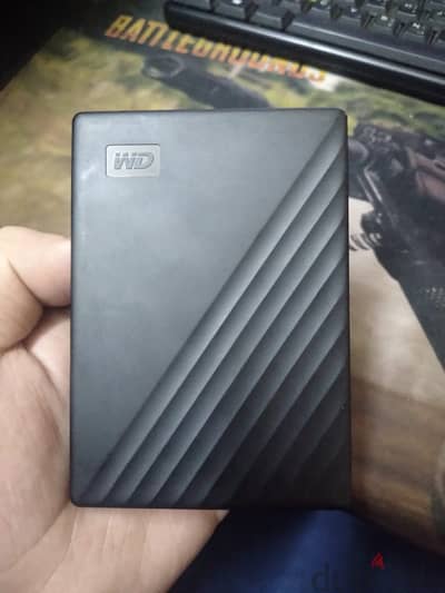 wd 1tb ssd hard disk ( ليه تشتري جيديد ب 5000 وممكن تشتري ده بـ 3500)