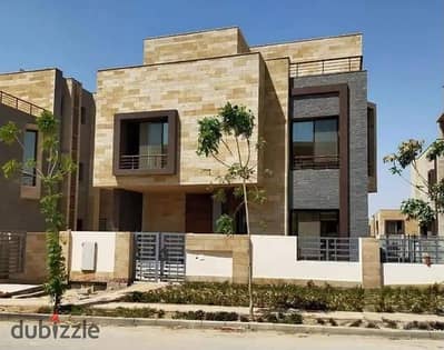 اخر واميز ڤيلا متشطبة بالكامل استلام فوري بسعر مميز في كمبوند تاج سيتي taj city امام مطار القاهرة مباشرةً دقائق من مصر الجديدة