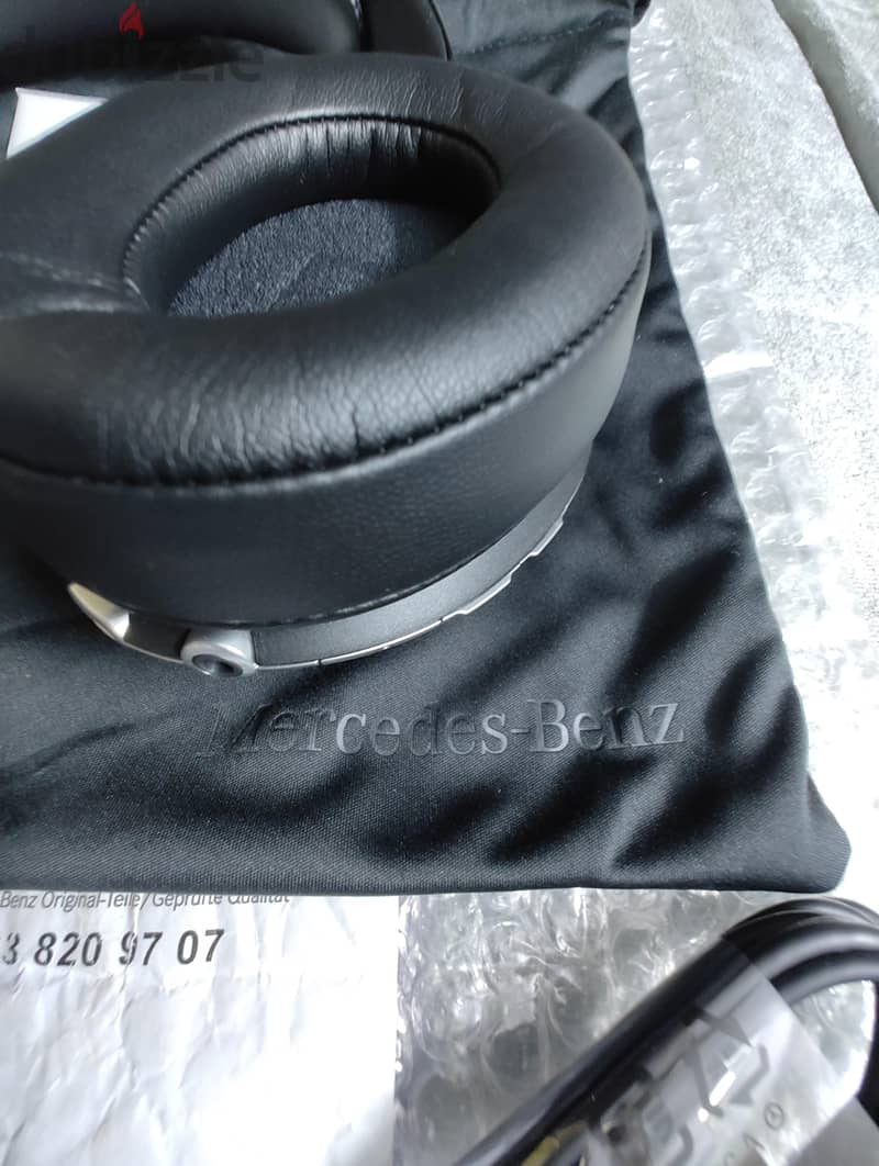 Mercedes Benz Headset 14