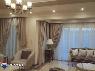 للإيجار | آي فيلا جاردن مفروشة بالكامل في ماونتن فيو هايد بارك | فيو مباشر على بحيرة الماجستيك وحمام السباحة